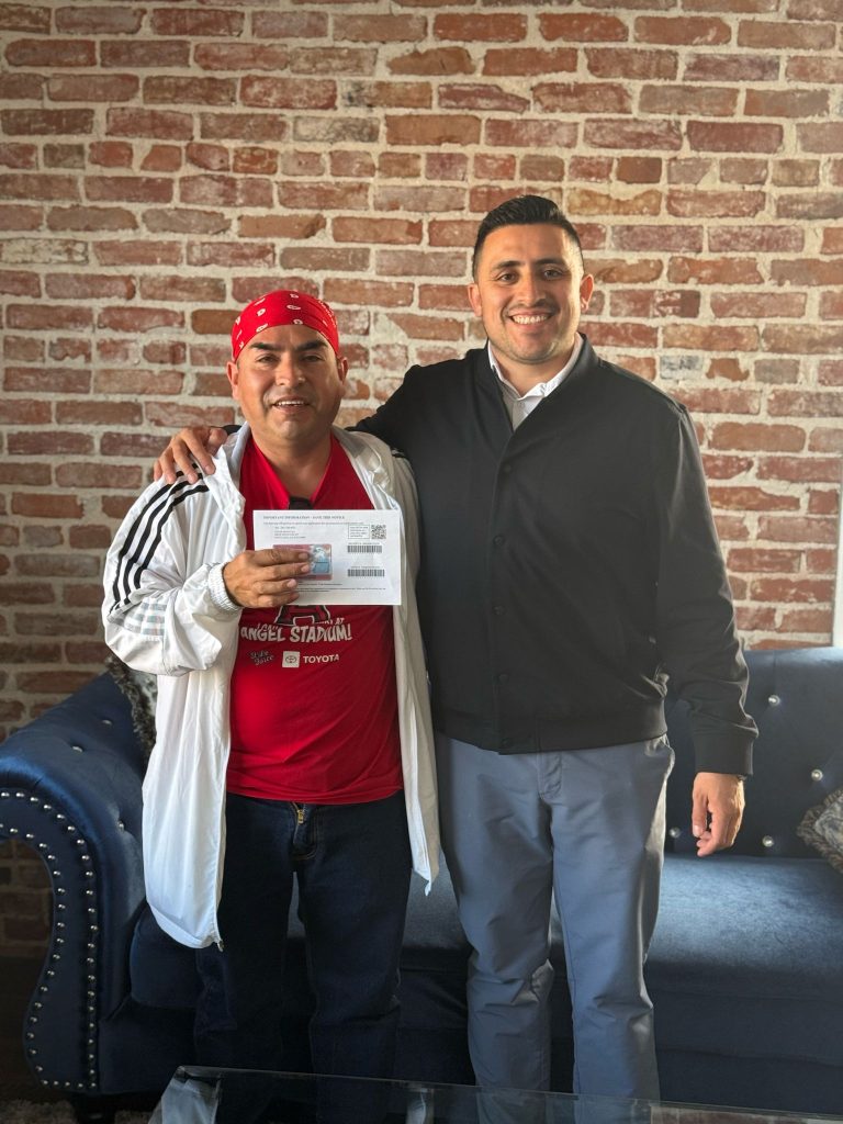 Cesar O. Montoya Abogado de Inmigración en Santa Ana California. Llámenos (657) 600-4545